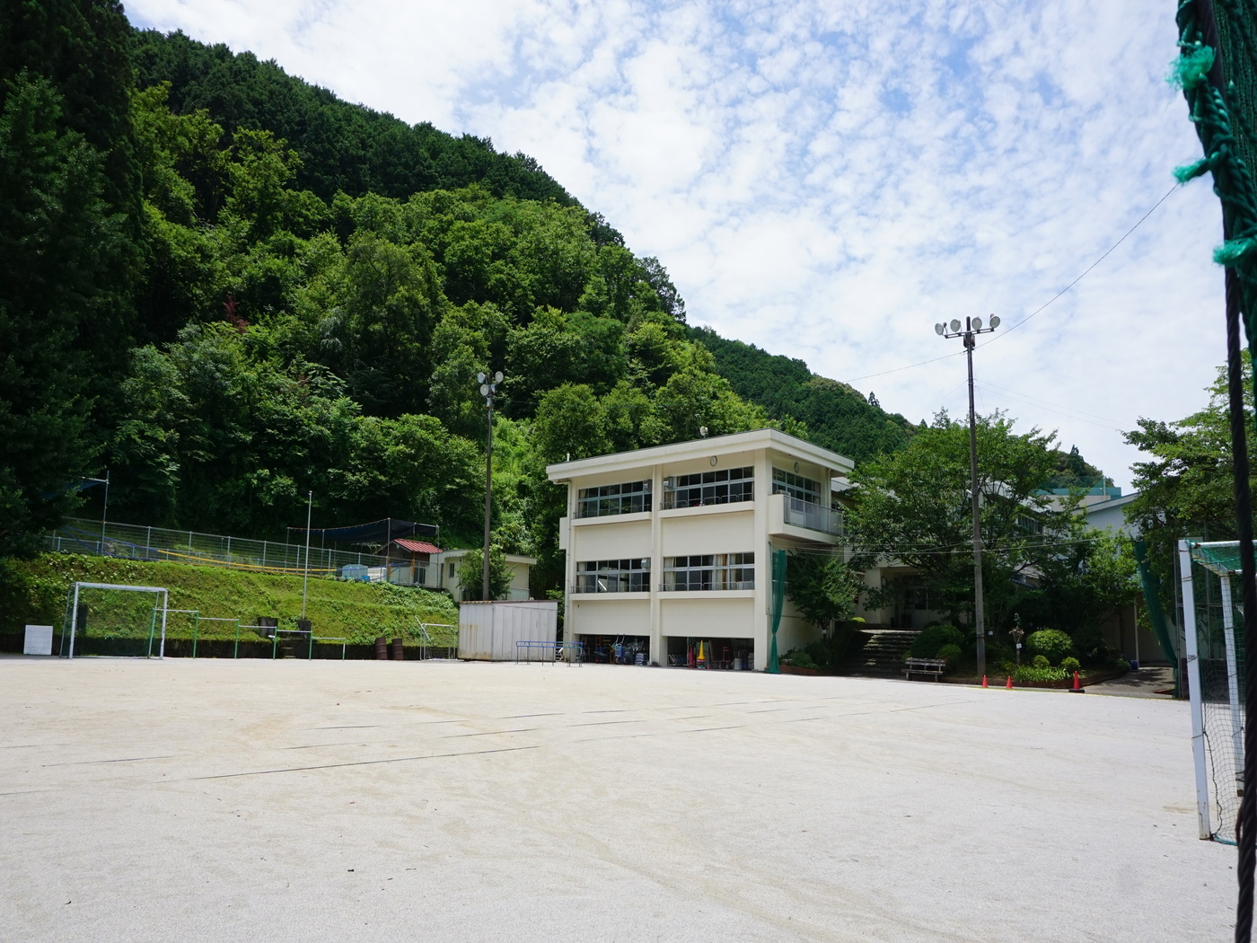 日高村立能津小学校