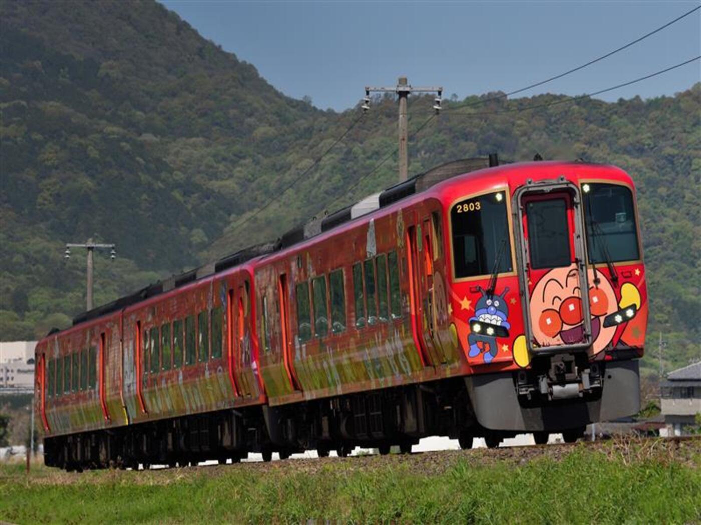 土讃線あかい・きいろいアンパンマン列車