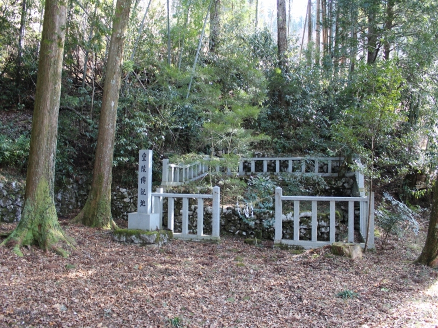 安徳天皇御陵伝説地