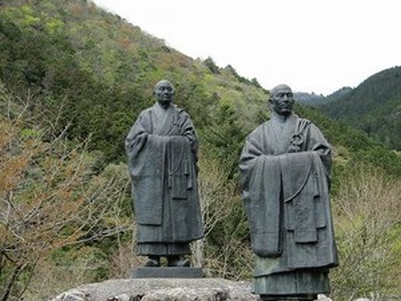 義堂・絶海の像